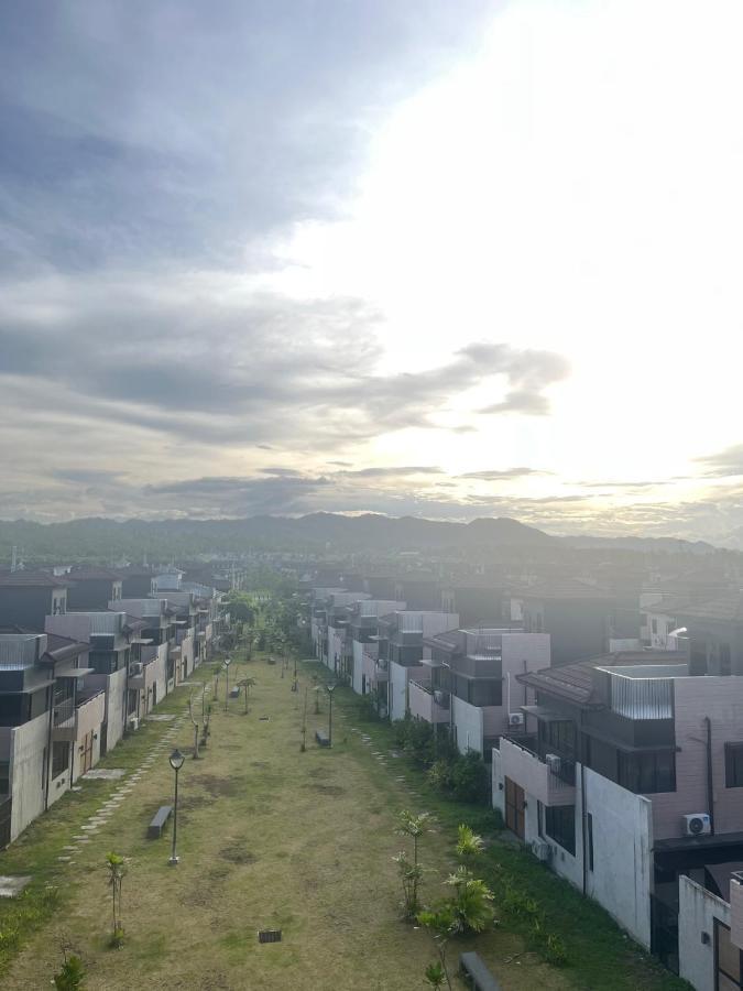 Seafront Residences Vacation Getaway San Juan  Exterior photo